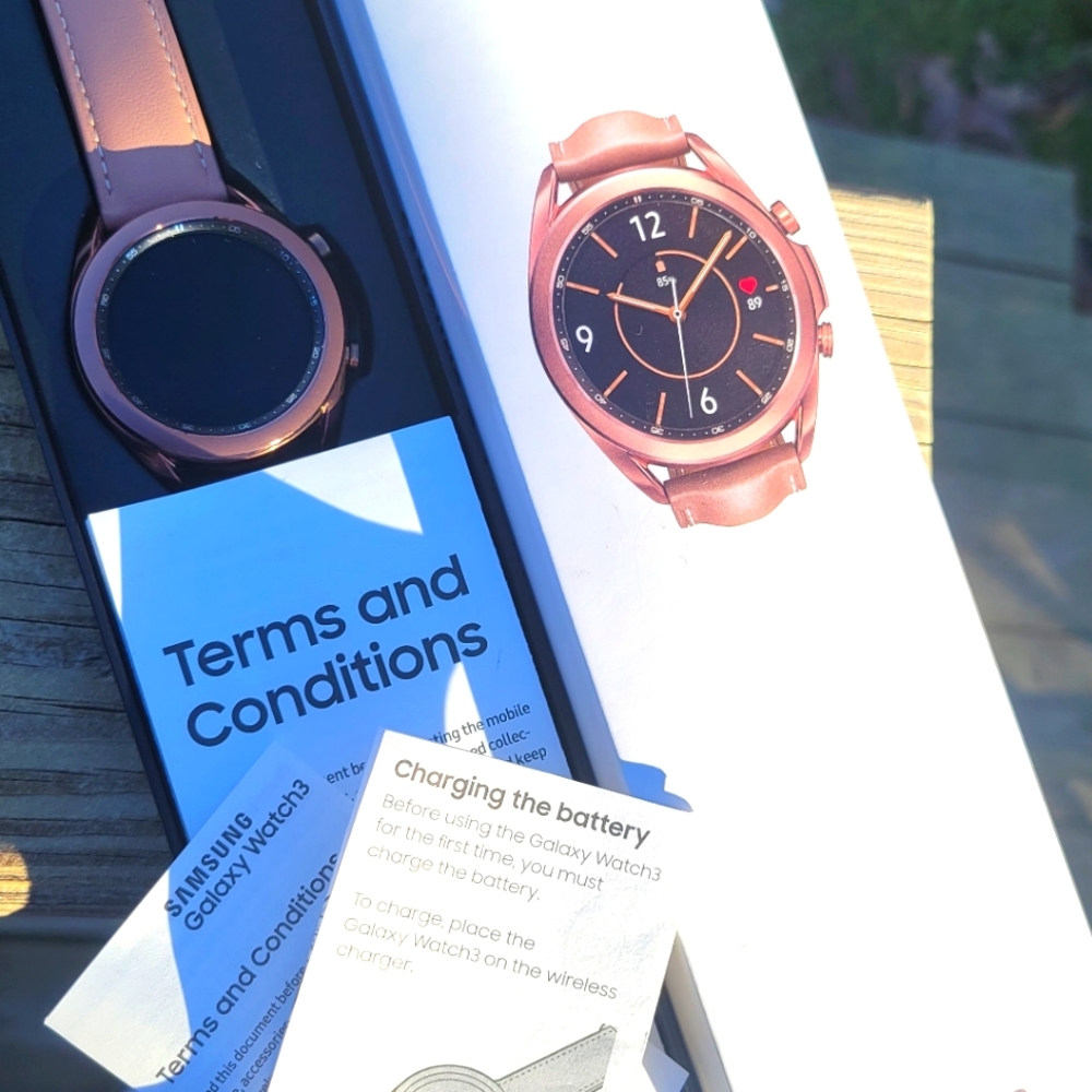 Samsung galaxy watch3 41mm. Mystic bronze is the color.